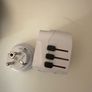 Traveling adapter Image 4