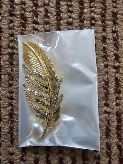 Brand New real pearl brooch