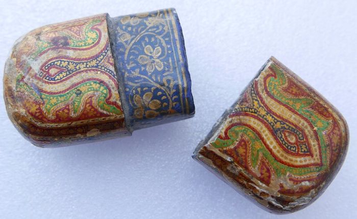 Vintage handmade hand-painted papier-mache  box. India. Kashmir Rare  Box
