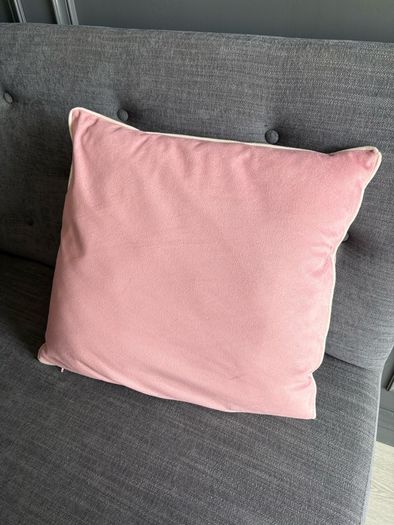 Pink decorative cushions (3)