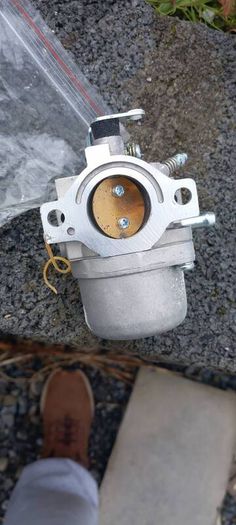 Ride on mower carburettor