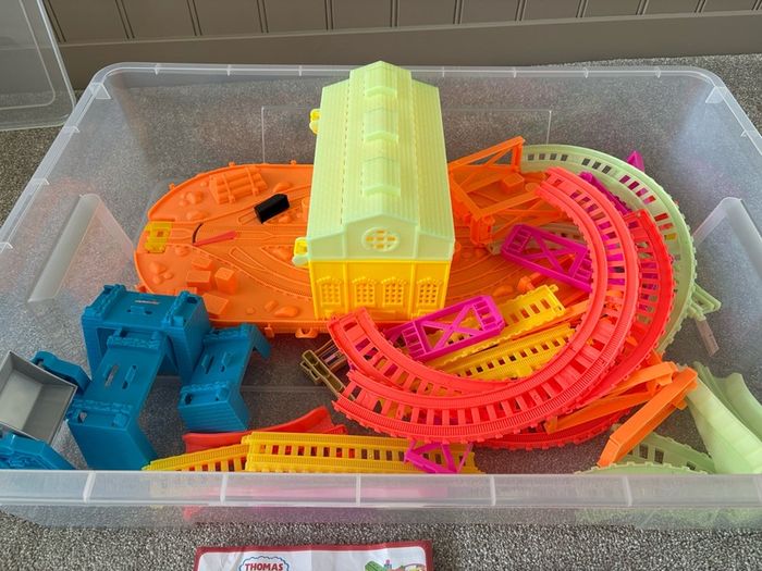 Thomas & Friends Hyper Glow Station