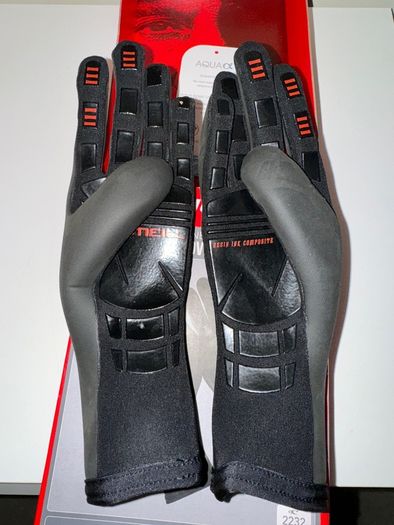 O'Neill 3mm Epic Wetsuit Gloves NEW (price includes postage)