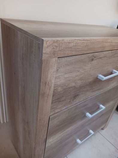 Chest of drawers