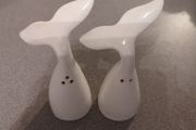 Free whale salt and pepper shaker