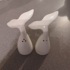 Free whale salt and pepper shaker