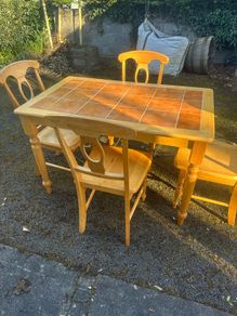 Table with 4 chairs