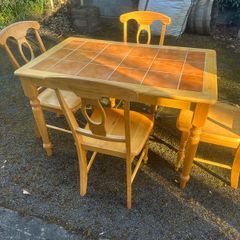 Table with 4 chairs