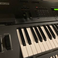 Yamaha sy 85