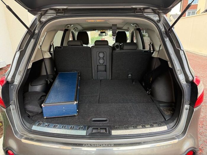 Nissan Qashqai + 2, seven seater, silver grey