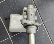 master brake cylinder