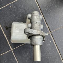 master brake cylinder