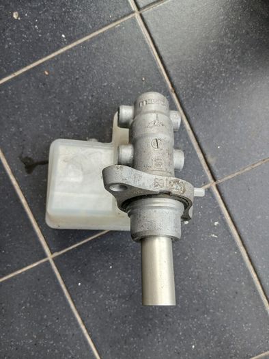 master brake cylinder