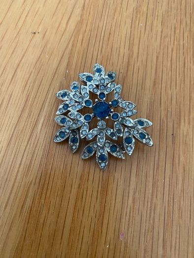 Old Diamante Broaches (3)