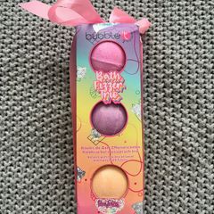 Brand new set bath bombs