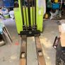 Forklift type mast from a pallet stacker suitable to be converted for use on tractor 3 point linkage Image 3