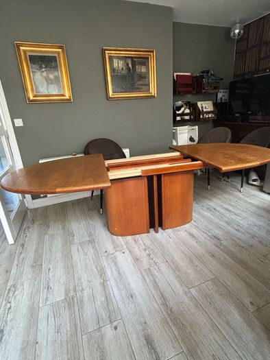 extendable dining table