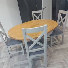 Extendable kitchen table and 4 chairs