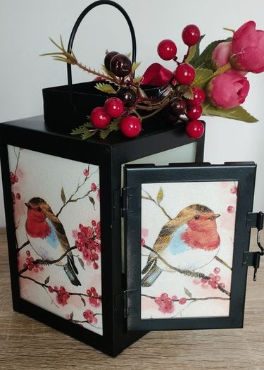 Beautiful Lantern with Robin