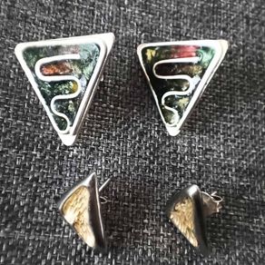 2x  silver earrings