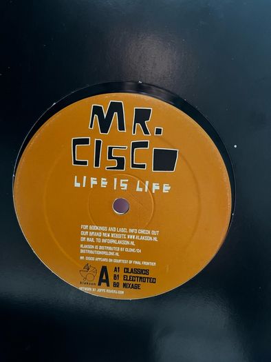 10e each Techno 12" vinyl