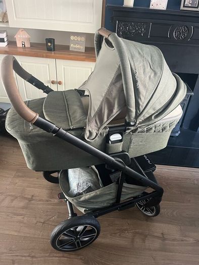 Nuna travel system including isofix base