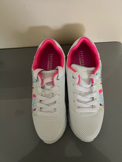 Skechers uno lite size 5 (38) NEW
