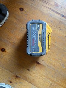 dewalt battery flexvolt 9 am