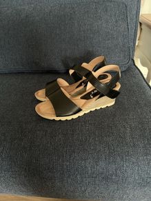 ladies leather sandals