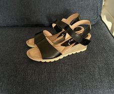 ladies leather sandals