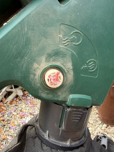 Leaf blower and vacuum