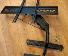 TV bracket tilt/swivel model perfect working order