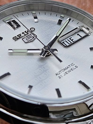 Watch Seiko 5 Automatic.