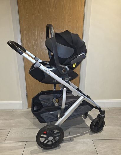 Amaizing  Condition Uppababy Vista  V2 travwl system