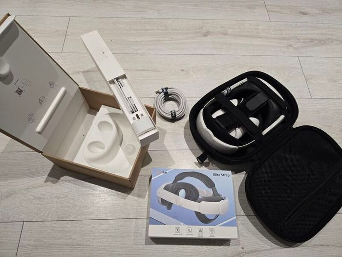 VR Meta Quest 3 512GB - New Condition, Comes with Case + Head strap + Accessories