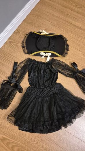 Halloween pirate costume