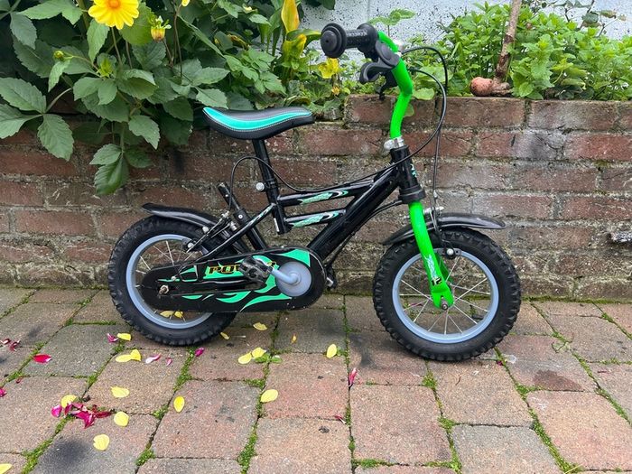 boys bike size 12 in great condition