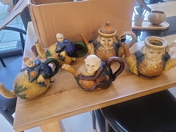 5 teapot style town cryer as seen