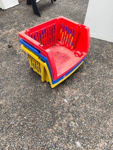 Storage containers