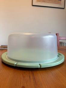 cake carrier