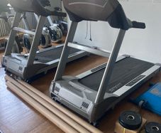 Treadmills x 2 - Spirit Fitness XT685