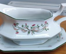 Vintage Johnson Brothers Eternal Beau Gravy Boat & Under Plate Made in England