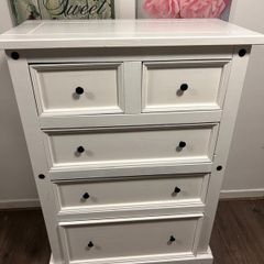 White chest of drawers