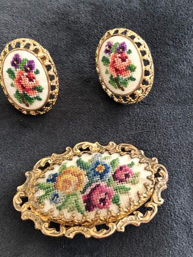 brooch and earrings set