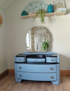chest of drawers