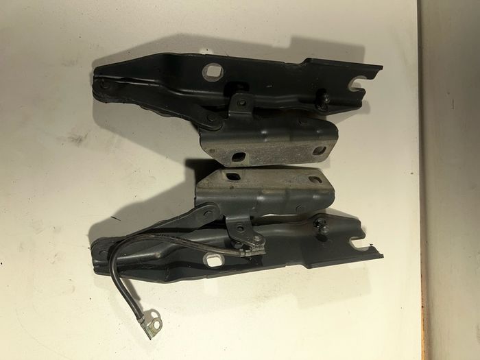 BMW E60 E61 5 series Pair of Left Right Front Bonnet Hinges 7008727 A3l2b86g