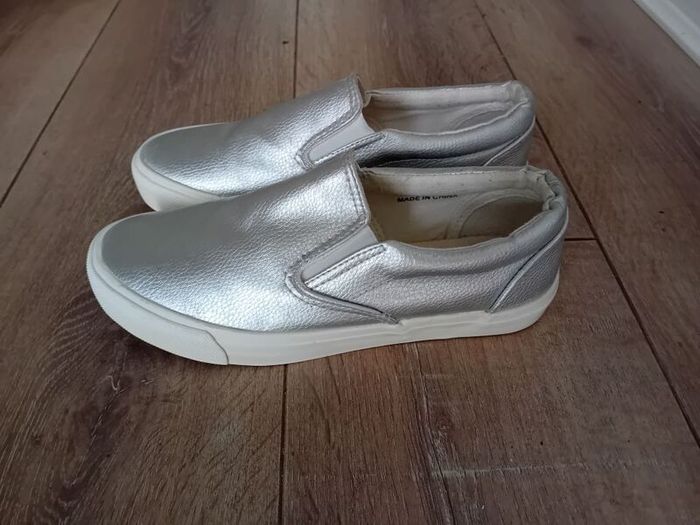 New Sneakers 4/37