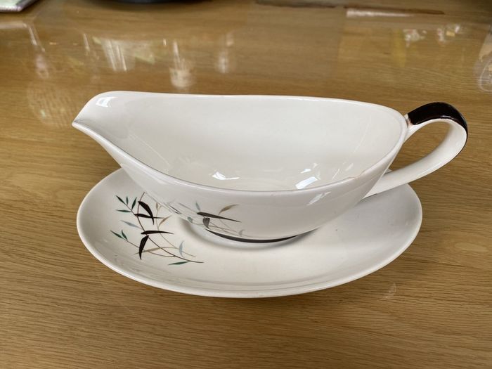 Royal Doulton Bamboo gravy/sauce boat with saucer