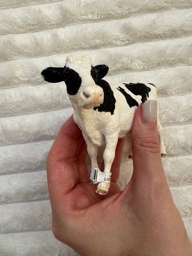 Schleich Farm Animal Dairy Cow Figure D-73527 Used approx. 8 cm. Damaged Please see photos