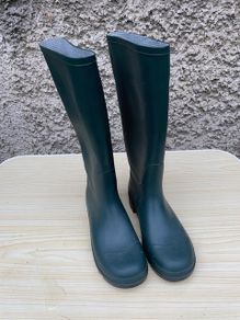 Green Wellington boots, size 38.